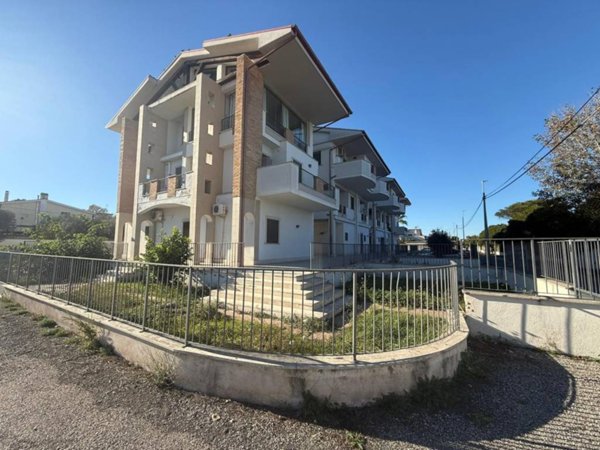 appartamento in vendita a Roma in zona Piana del Sole