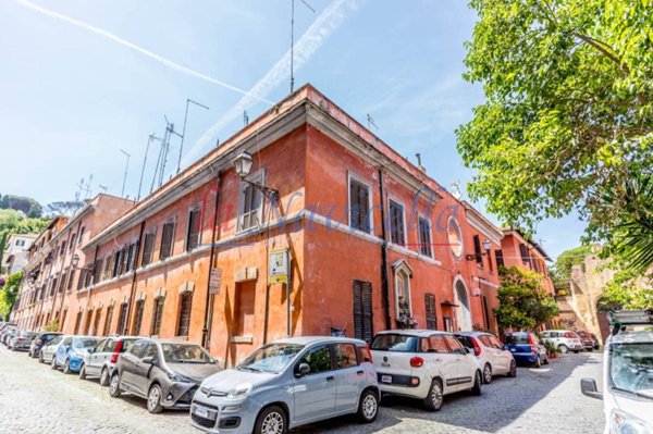 appartamento in vendita a Roma in zona Trastevere