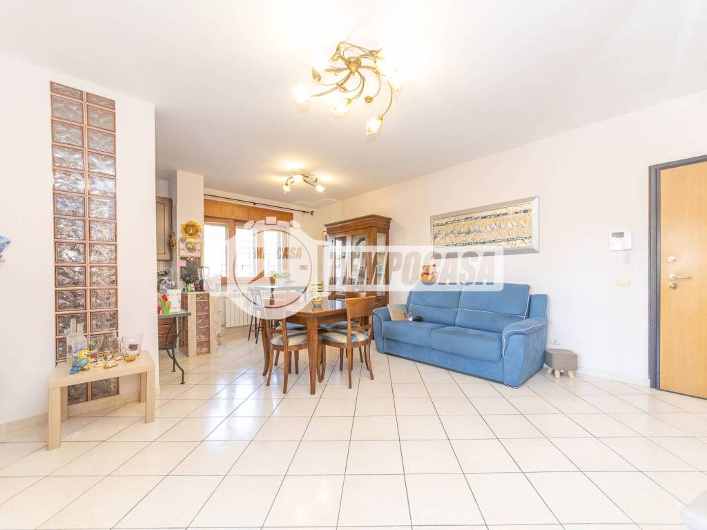 appartamento in vendita a Roma in zona Osteria del Curato