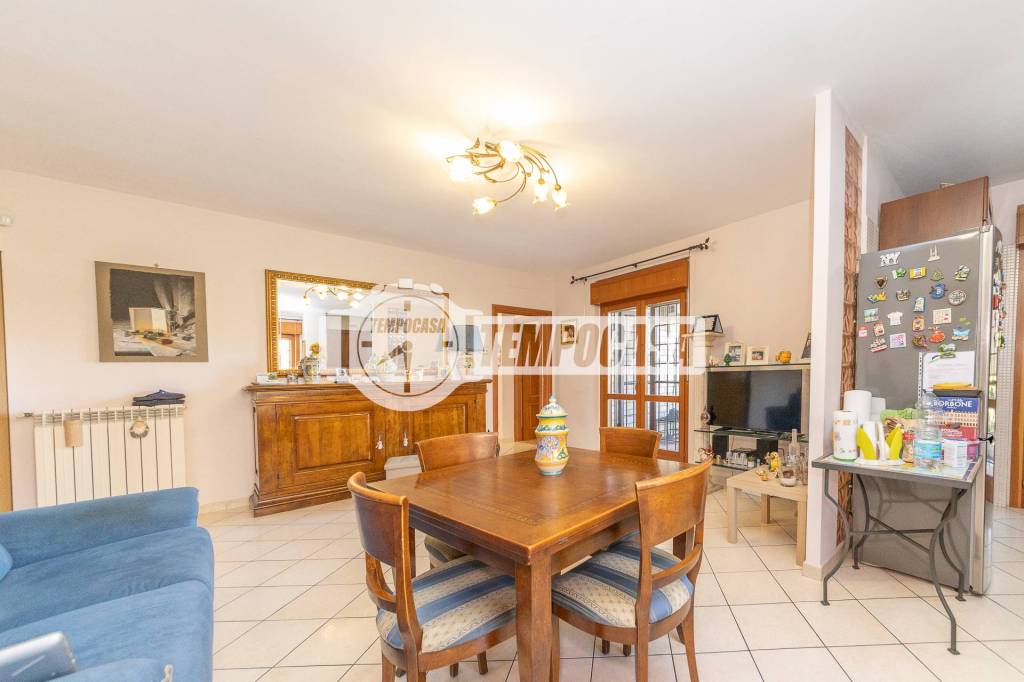 appartamento in vendita a Roma in zona Osteria del Curato