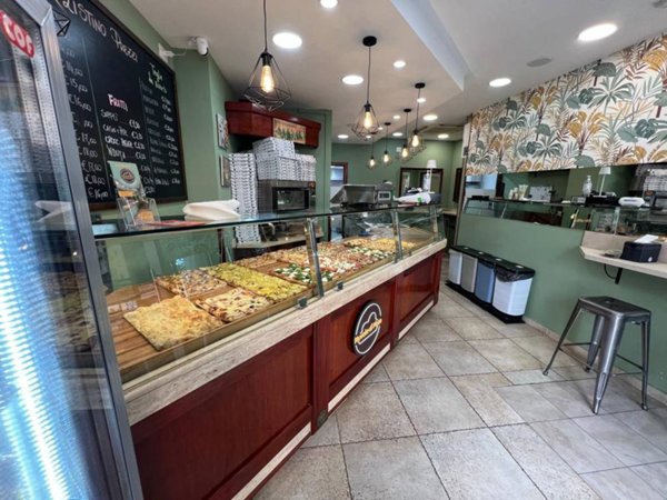 negozio in vendita a Roma in zona Cinecittà