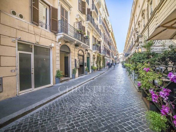 negozio in vendita a Roma in zona Trevi-Colonna