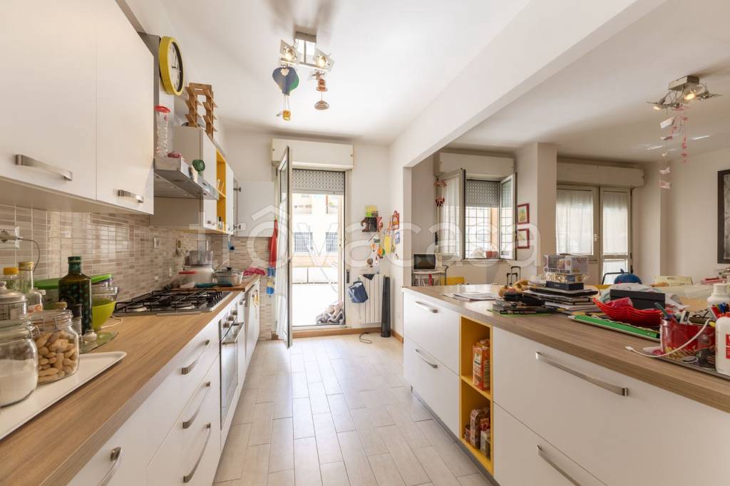 appartamento in vendita a Roma in zona Ardeatino