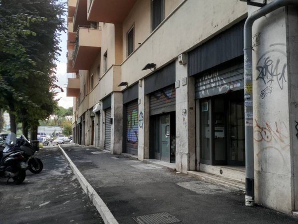 negozio in vendita a Roma in zona Ostiense