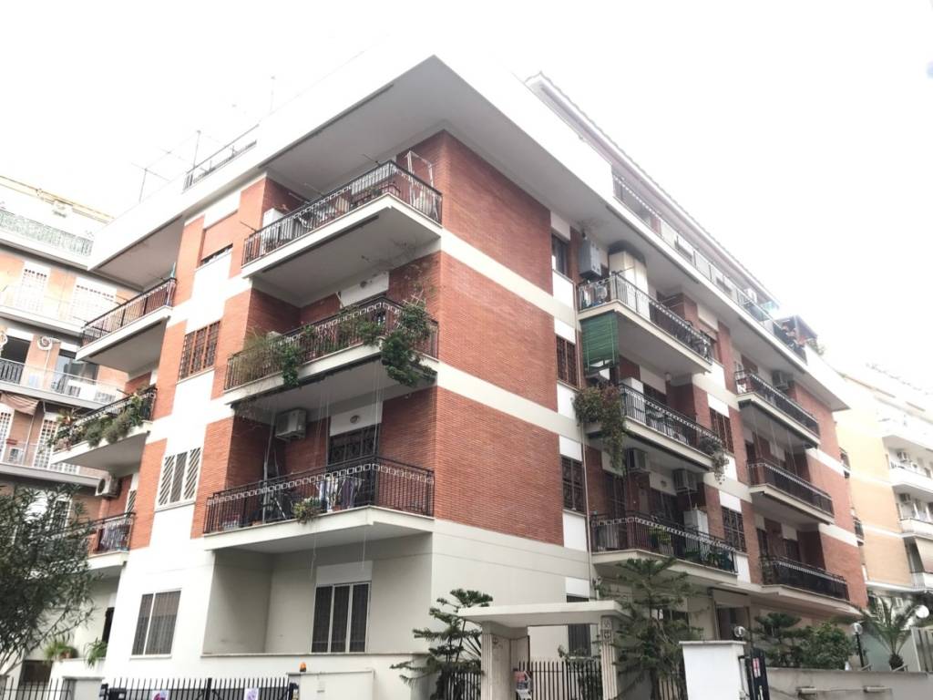 appartamento in vendita a Roma in zona Appio Latino