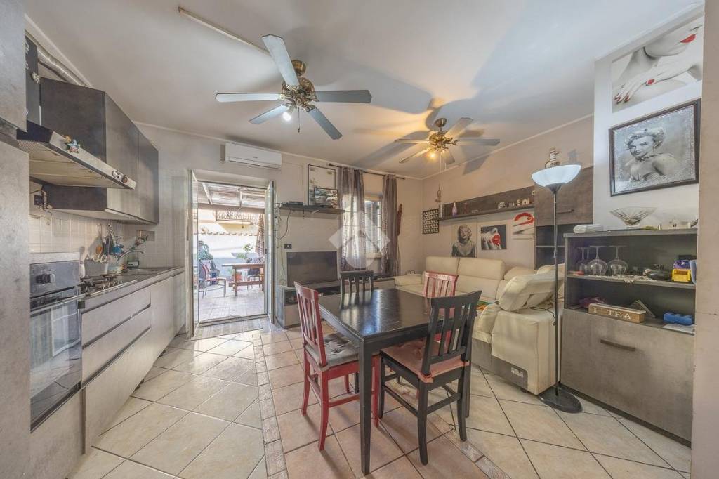 appartamento in vendita a Roma in zona Casal Morena