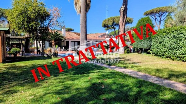 casa indipendente in vendita a Roma in zona Casal Palocco