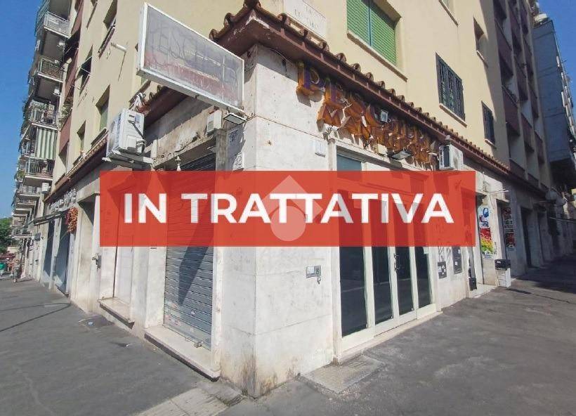 negozio in vendita a Roma in zona Tuscolano