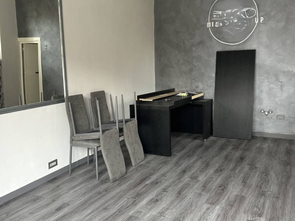 negozio in vendita a Roma in zona Torre Angela