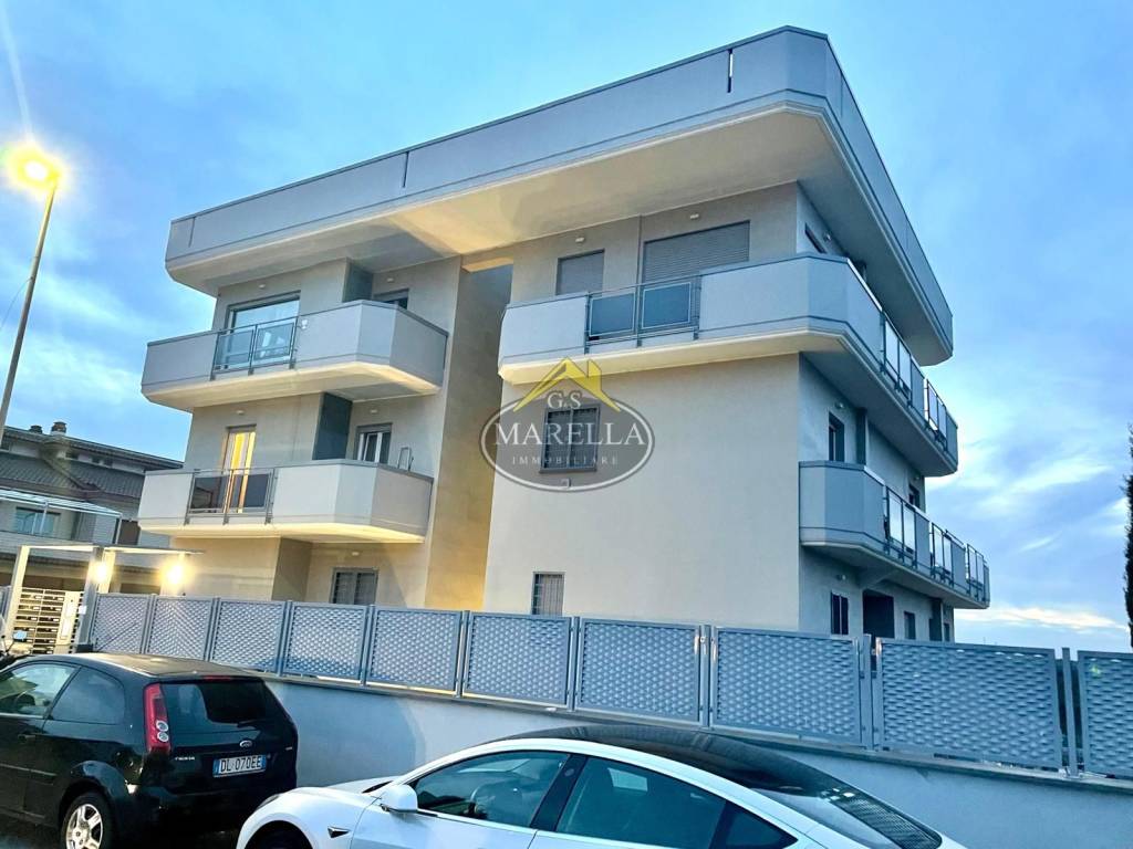 appartamento in vendita a Roma in zona Pantan Monastero