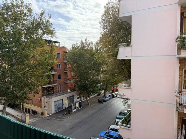 appartamento in vendita a Roma in zona Appio Latino