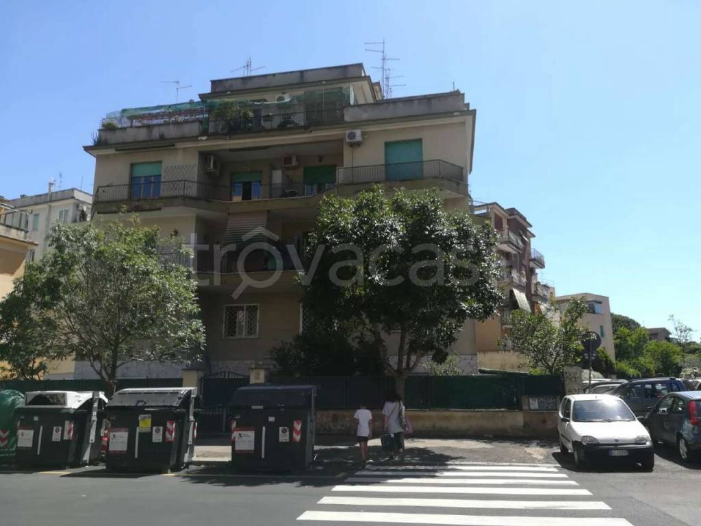 appartamento in vendita a Roma in zona Appio Claudio