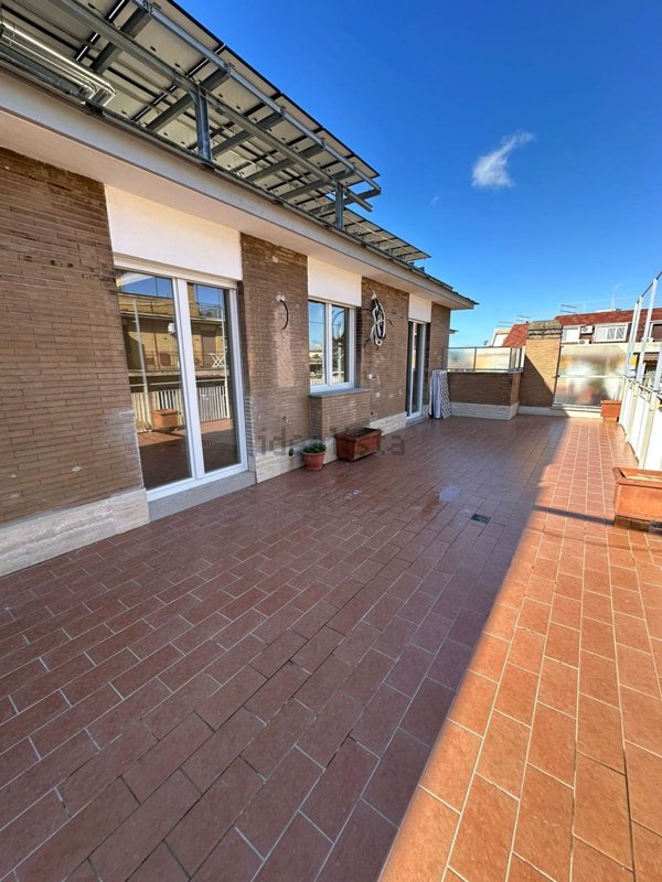 appartamento in vendita a Roma in zona Giuliano Dalmata