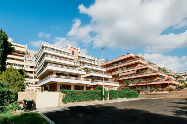 appartamento in vendita a Roma in zona EUR