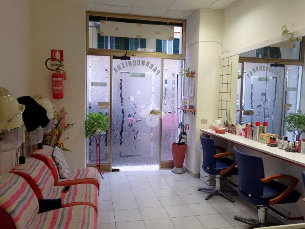 negozio in vendita a Roma in zona Tuscolano