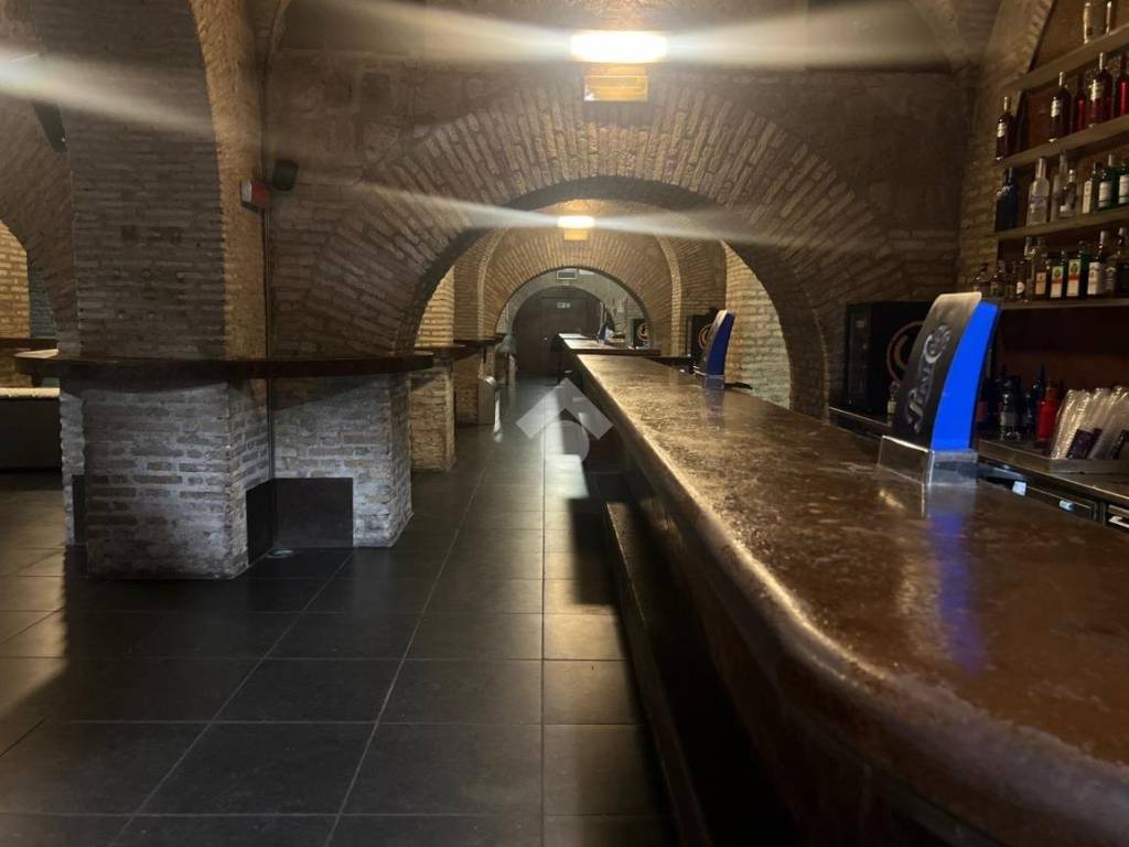 negozio in vendita a Roma in zona Esquilino