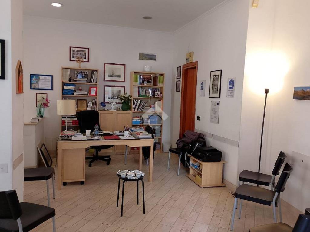 negozio in vendita a Roma in zona Appio Latino
