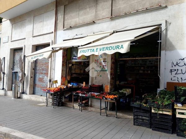 negozio in vendita a Roma in zona Appio Latino