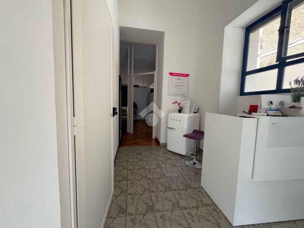 negozio in vendita a Roma in zona Appio Latino