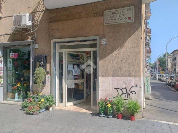 negozio in vendita a Roma in zona Appio Latino