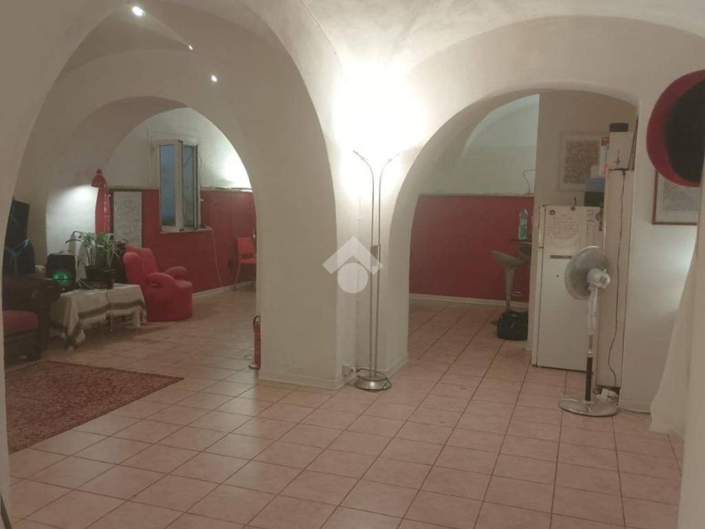 locale commerciale in vendita a Roma in zona Rione Monti/Campitelli