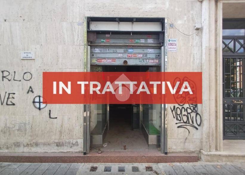 negozio in vendita a Roma in zona Tuscolano