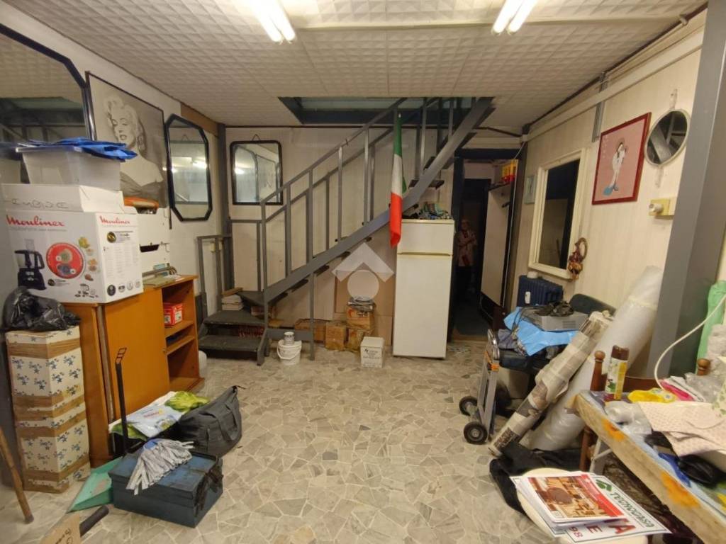 negozio in vendita a Roma in zona Appio Latino