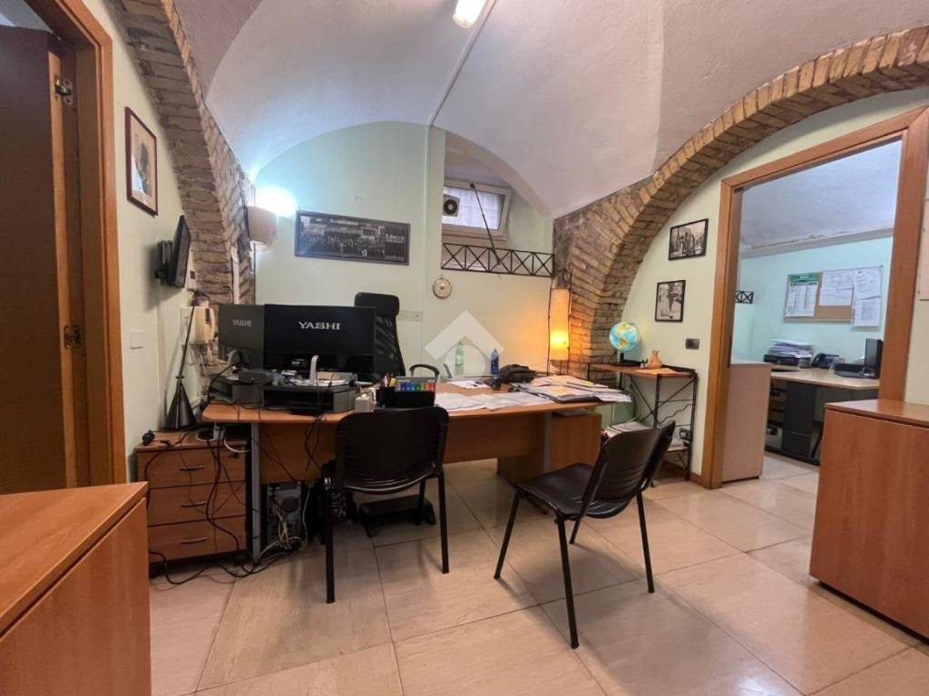 negozio in vendita a Roma in zona Esquilino