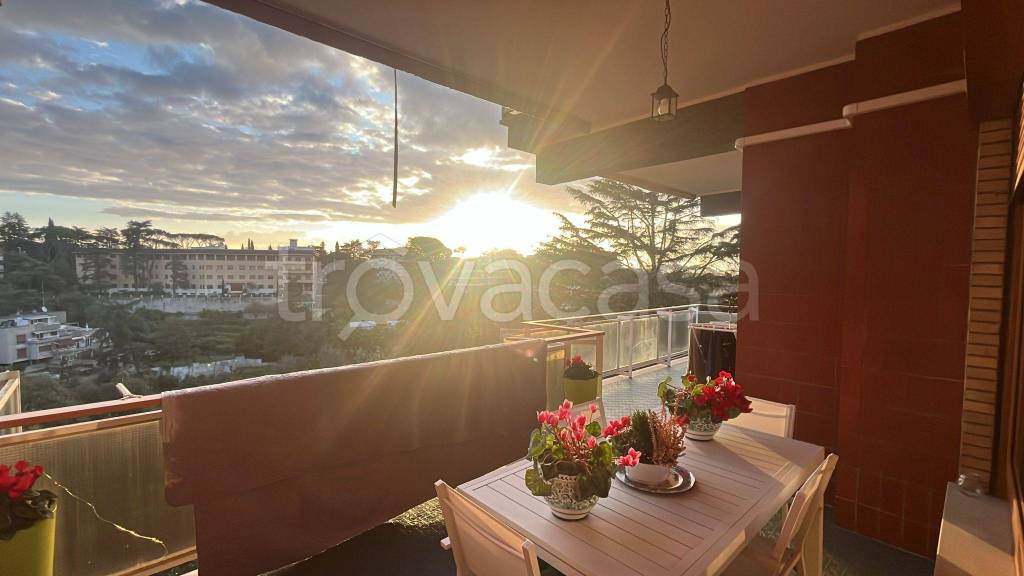 appartamento in vendita a Roma in zona Tomba di Nerone