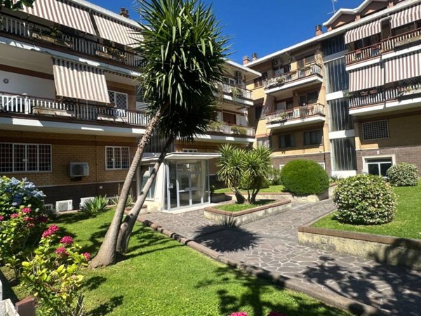 appartamento in vendita a Roma in zona Mostacciano