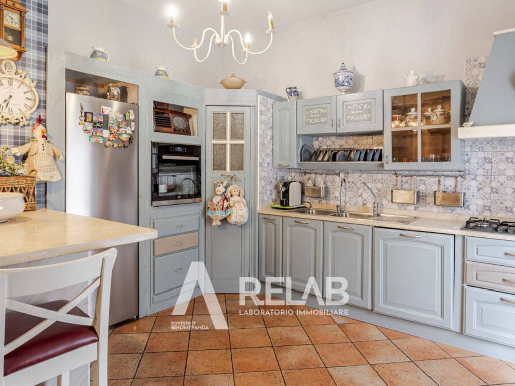 appartamento in vendita a Roma in zona Tor Cervara