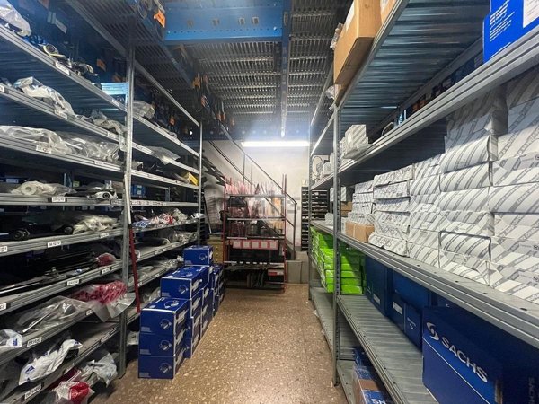 locale commerciale in vendita a Roma in zona Appio Latino