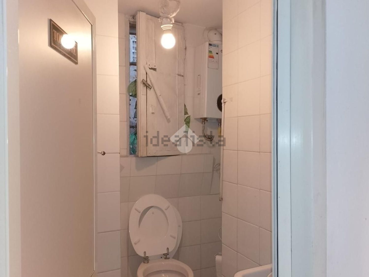 locale commerciale in vendita a Roma in zona Appio Latino