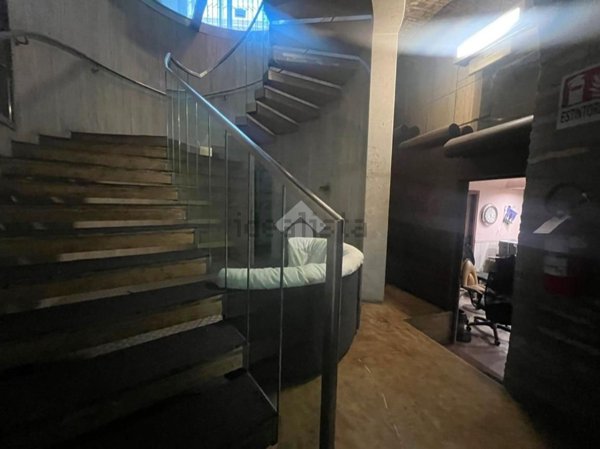 locale commerciale in vendita a Roma in zona Esquilino