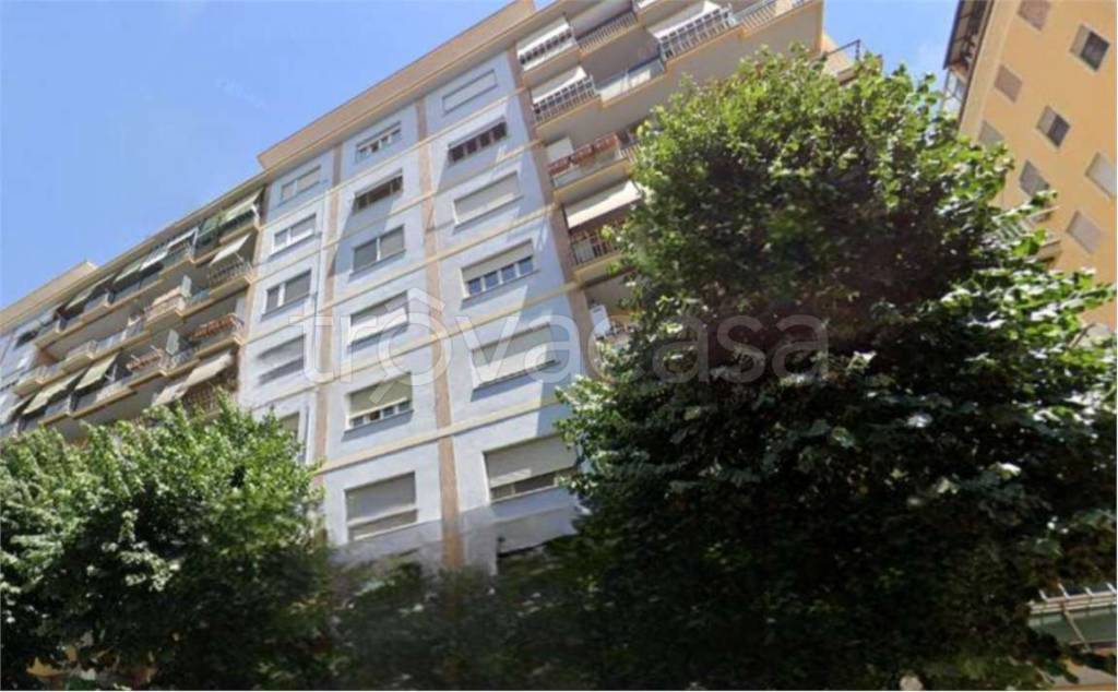 negozio in vendita a Roma in zona Prenestino-Labicano