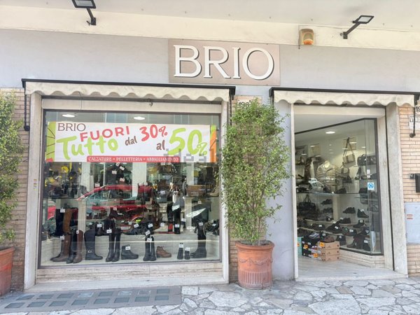 locale commerciale in vendita a Roma in zona Fidene