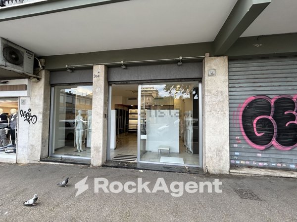 negozio in vendita a Roma in zona Collatino