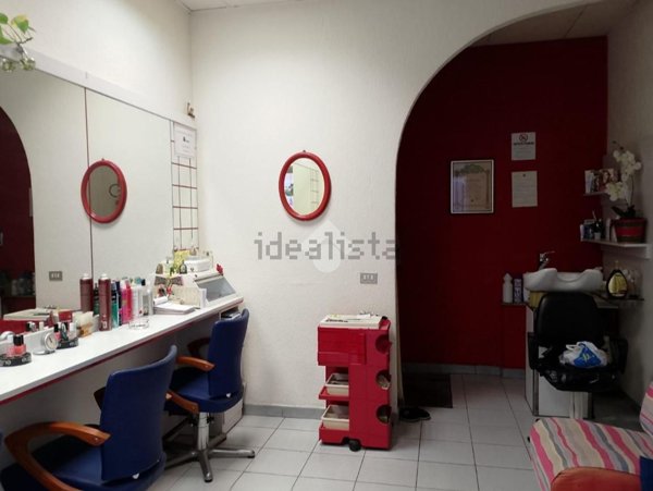 locale commerciale in vendita a Roma in zona Tuscolano