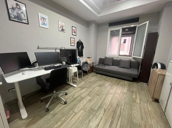 locale commerciale in vendita a Roma in zona Esquilino