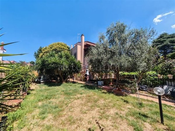 casa indipendente in vendita a Roma in zona Axa