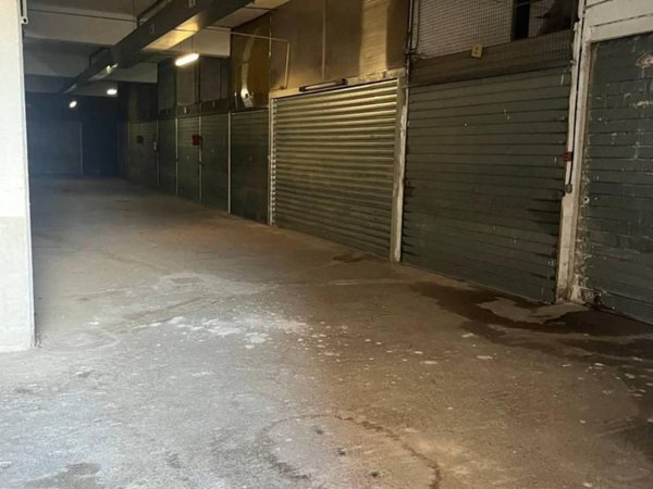 negozio in vendita a Roma in zona Appio Claudio