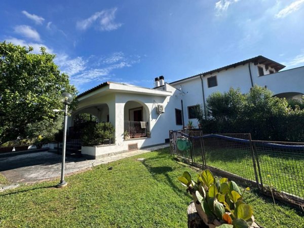 casa indipendente in vendita a Roma in zona Casal Monastero