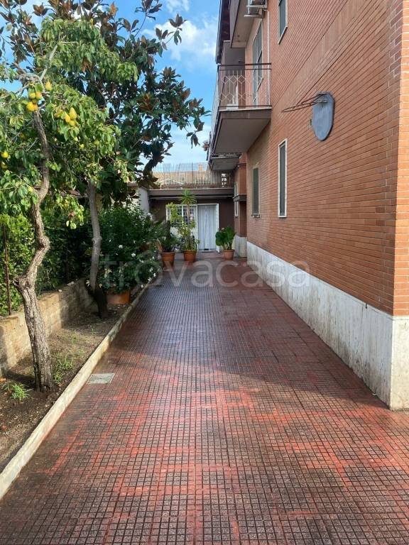 appartamento in vendita a Roma in zona Dragona/Bagnoletto