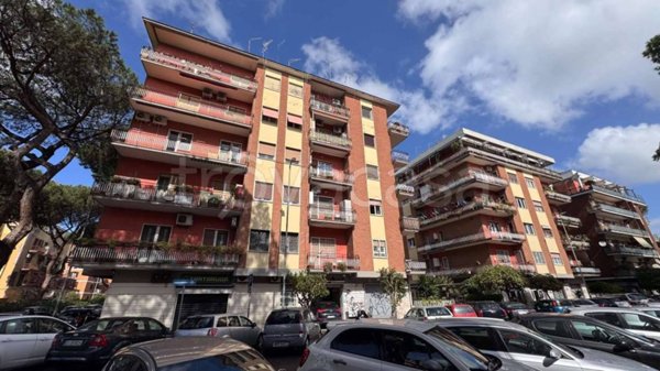 appartamento in vendita a Roma in zona Ostia