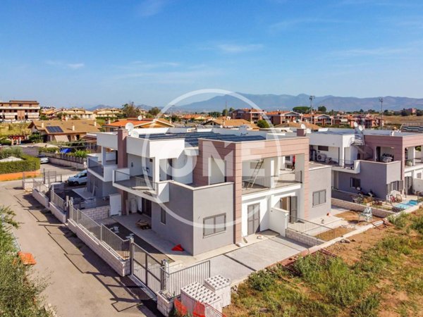casa indipendente in vendita a Roma in zona Castelverde