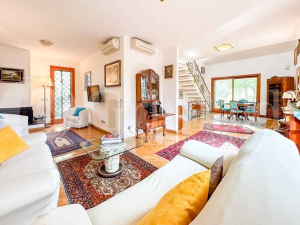 casa indipendente in vendita a Roma