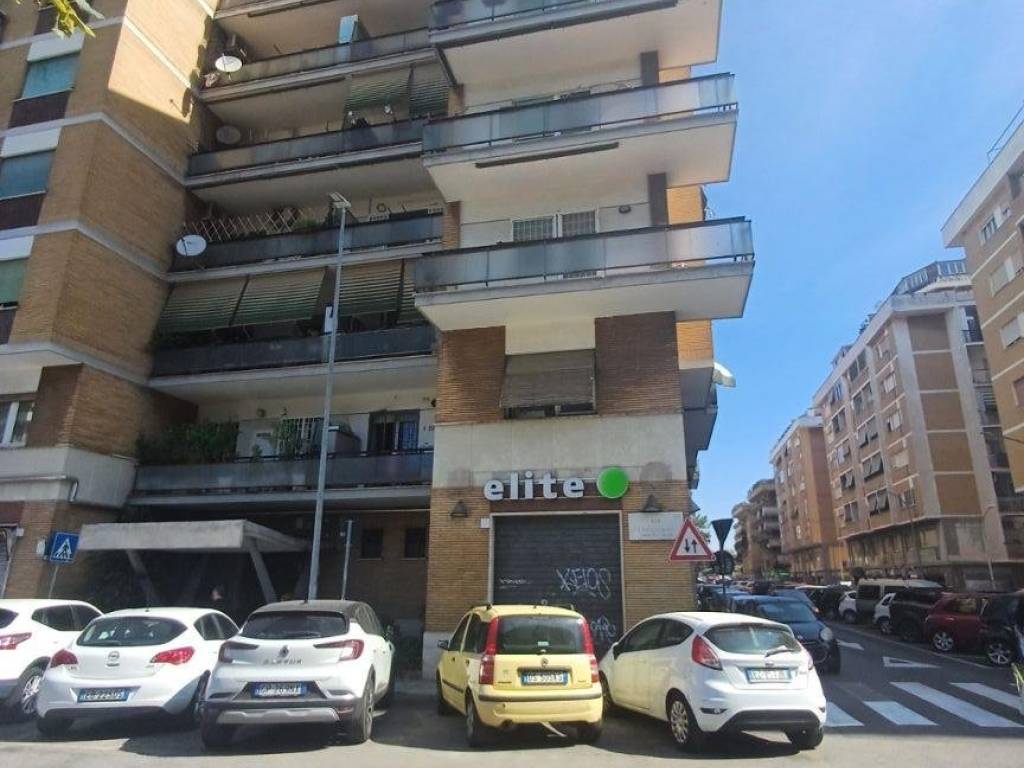 negozio in vendita a Roma in zona Portuense