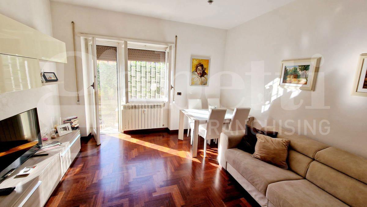 appartamento in vendita a Roma in zona Tomba di Nerone