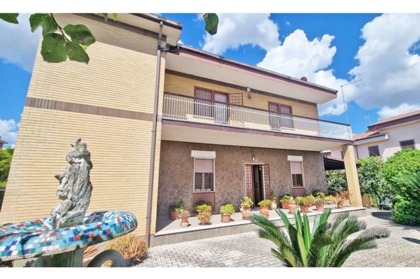 casa indipendente in vendita a Roma in zona Casal Morena