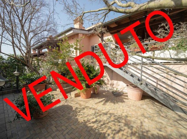 casa indipendente in vendita a Roma in zona Massimina/Casal Lumbroso